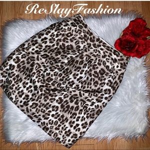 👑 Banana Republic Animal Print Skirt 👑
